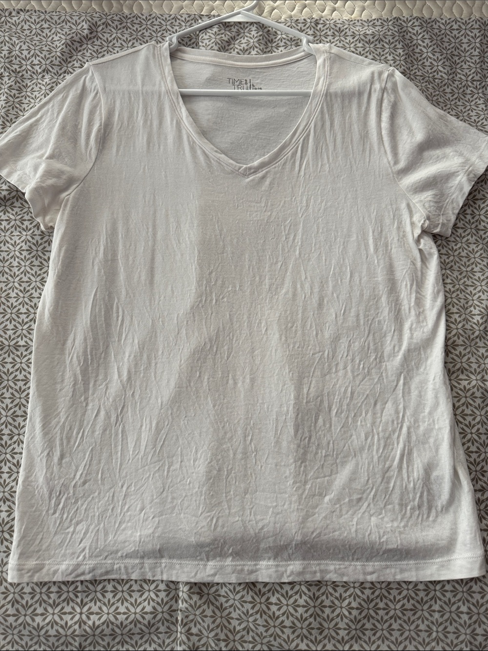 Time and Tru White V-Neck Short Sleeve Tee